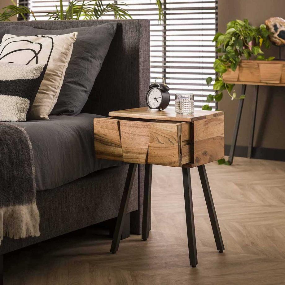 mutoni Comodino Demn  