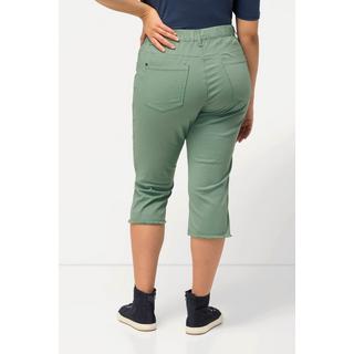 Ulla Popken  Pantaloni Capri a 7/8 modello Sienna in tessuto elasticizzato con orli sfrangiati e taglio della gamba aderente 