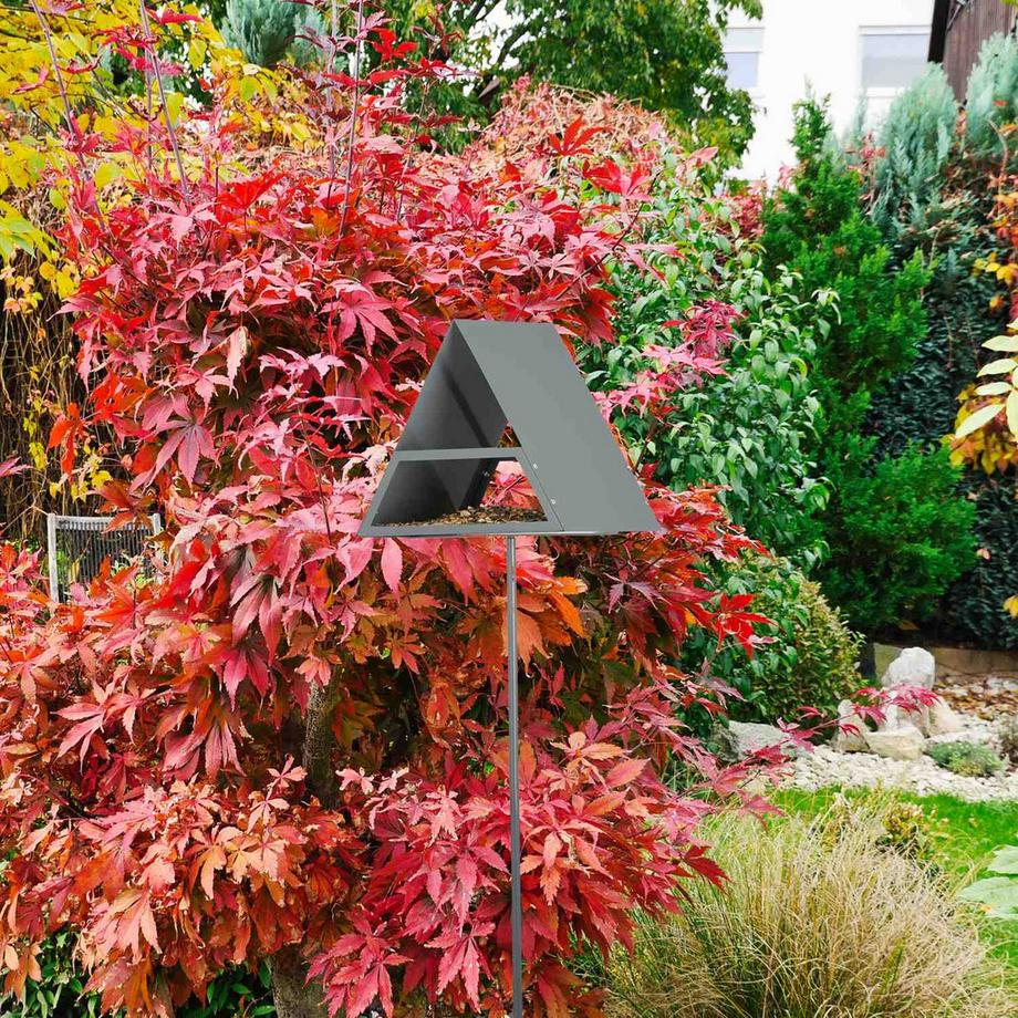 B2X  Vogelfutterstation mit Erdspieß 