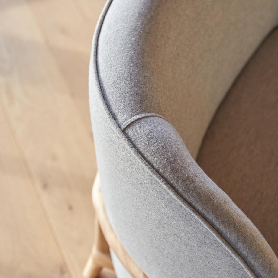 Tikamoon Fauteuil en chêne massif et tissu gris Hoya  