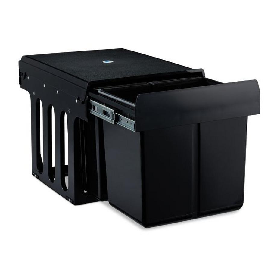 Raccolta differenziata con 3 contenitori per rifiuti