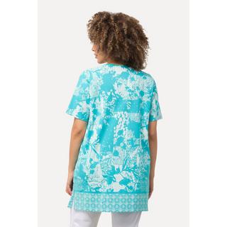 Ulla Popken  T-shirt con stampa patchwork, laccetti, scollo a V e mezze maniche 