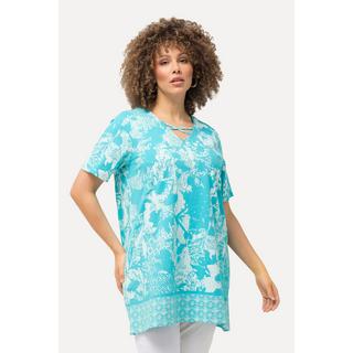 Ulla Popken  T-shirt con stampa patchwork, laccetti, scollo a V e mezze maniche 