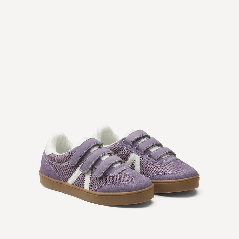 Zweifarbige Sneaker mit Klettverschluss