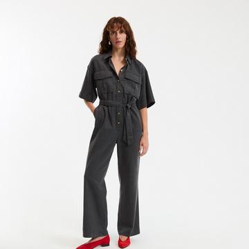 Jumpsuit mit kurzen Ärmeln