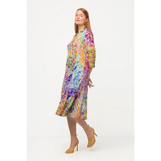 Ulla Popken  Robe midi slinky. Décolleté en V, col chemise. Manches 3/4. 