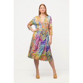 Ulla Popken  Robe midi slinky. Décolleté en V, col chemise. Manches 3/4. 