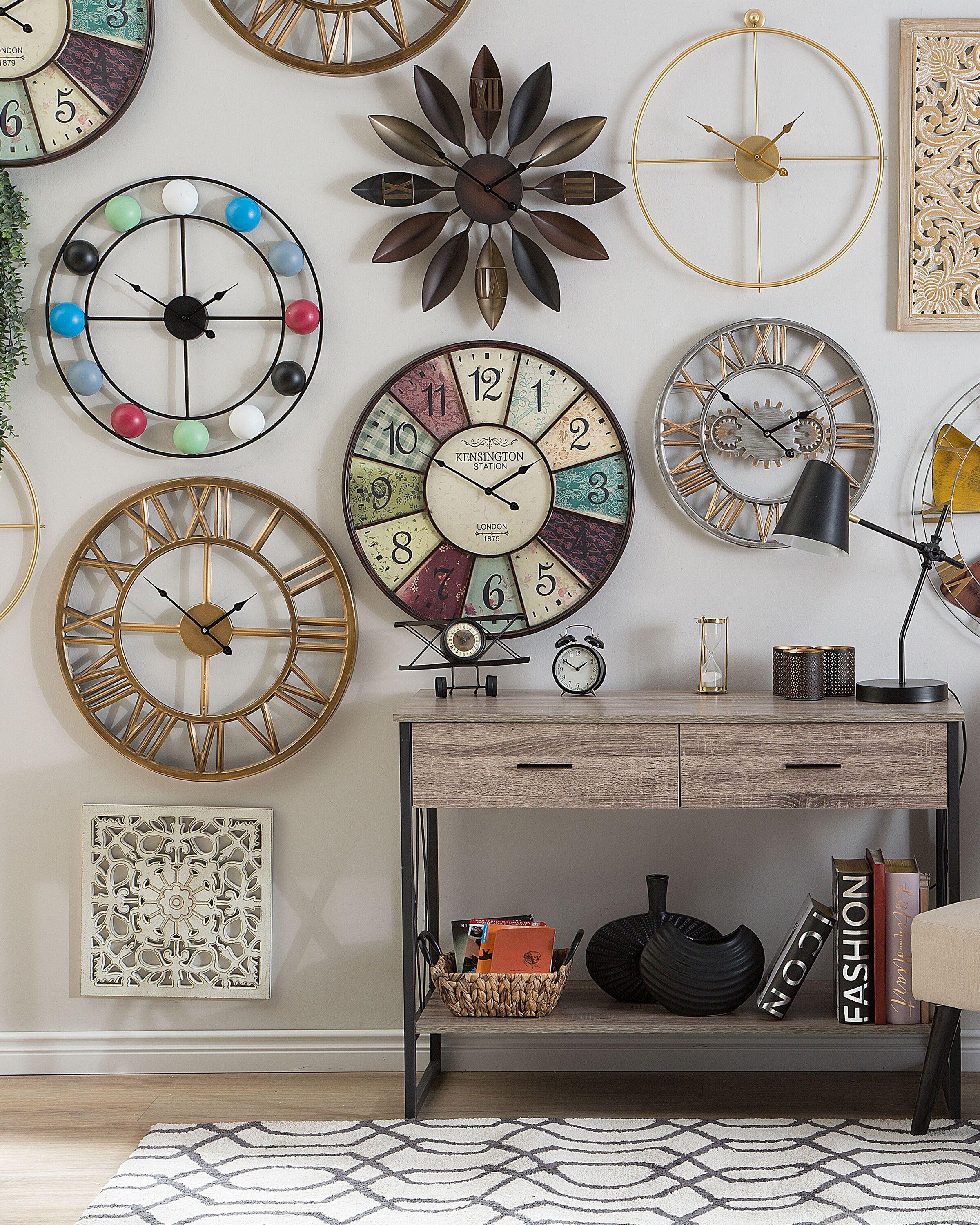 Beliani Wanduhr aus Eisen Retro BEINWIL  