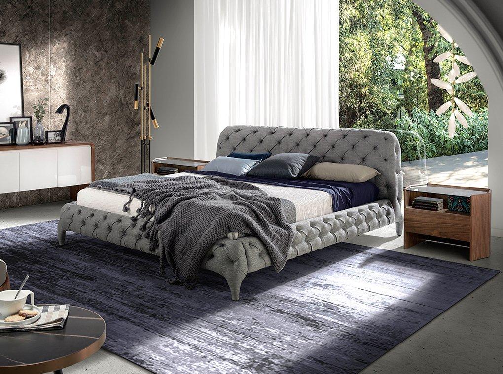 ANGEL CERDA Comodino in noce con piano in vetro temperato  