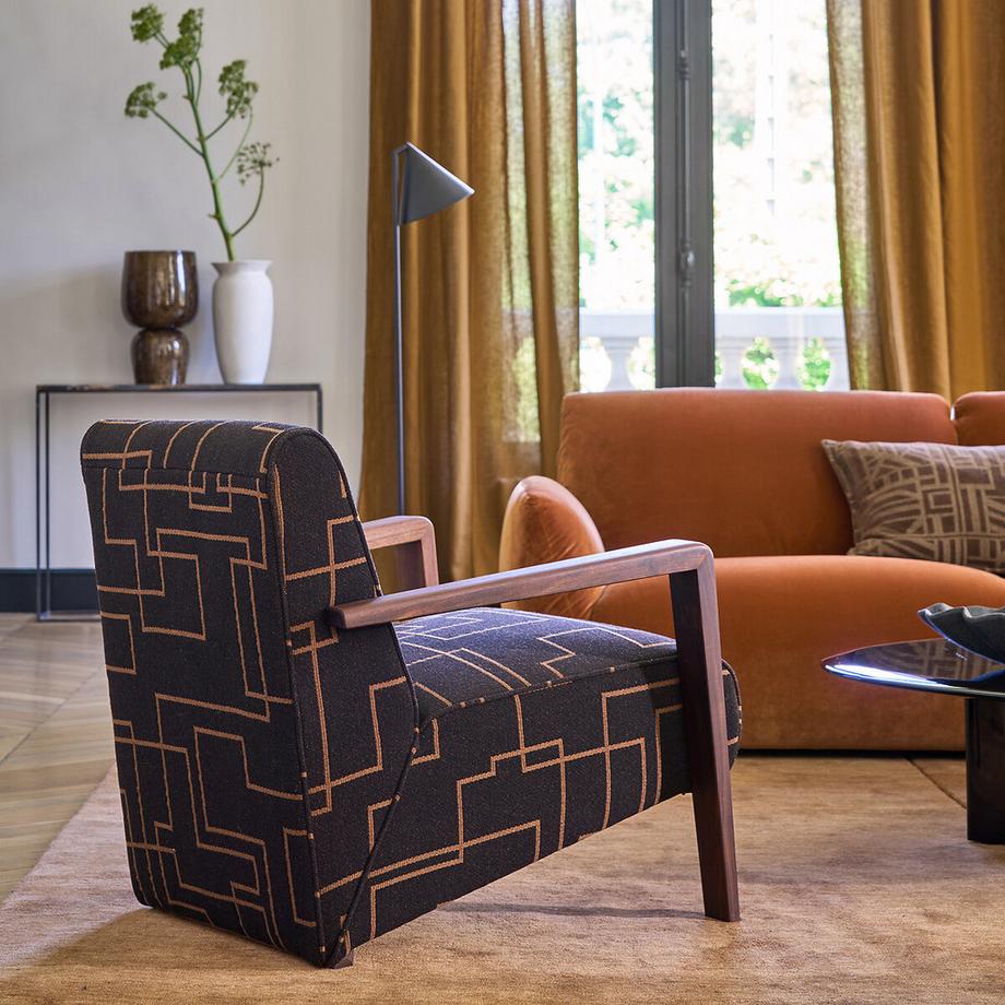 AM.PM Sessel Sanami aus massivem Nussbaumholz  