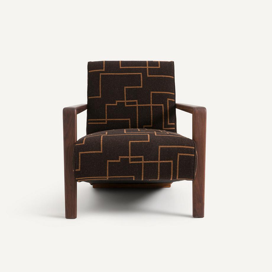 AM.PM Sessel Sanami aus massivem Nussbaumholz  