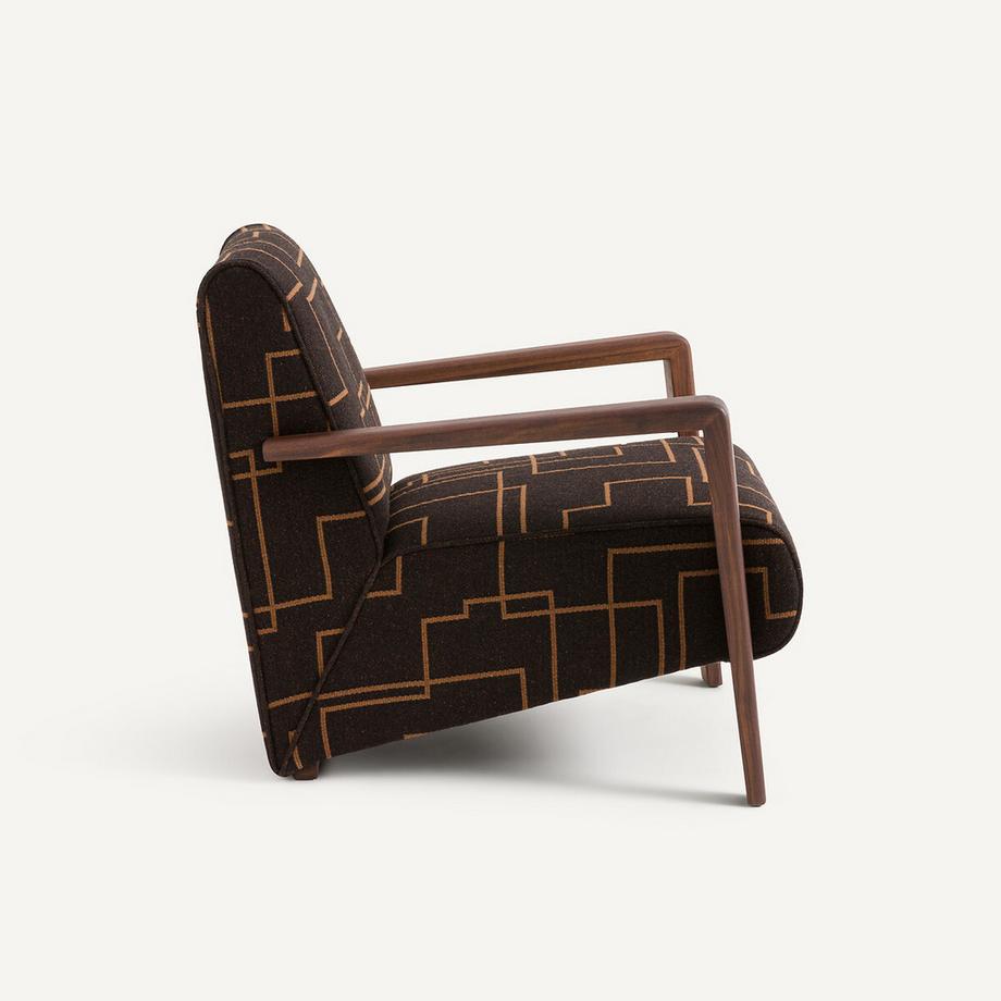 AM.PM Sessel Sanami aus massivem Nussbaumholz  