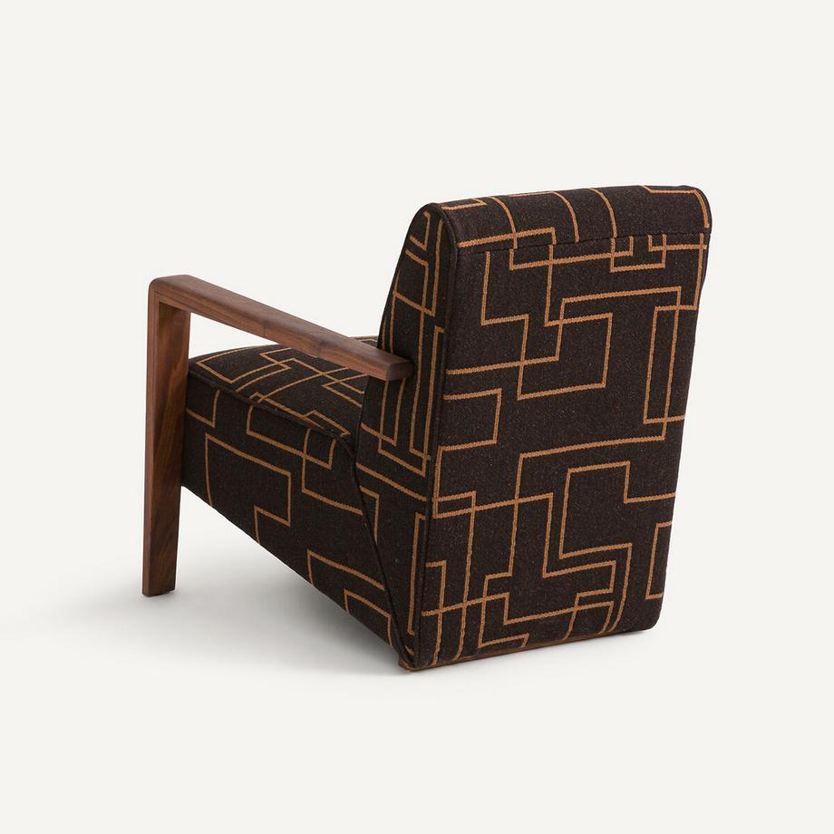 AM.PM Sessel Sanami aus massivem Nussbaumholz  