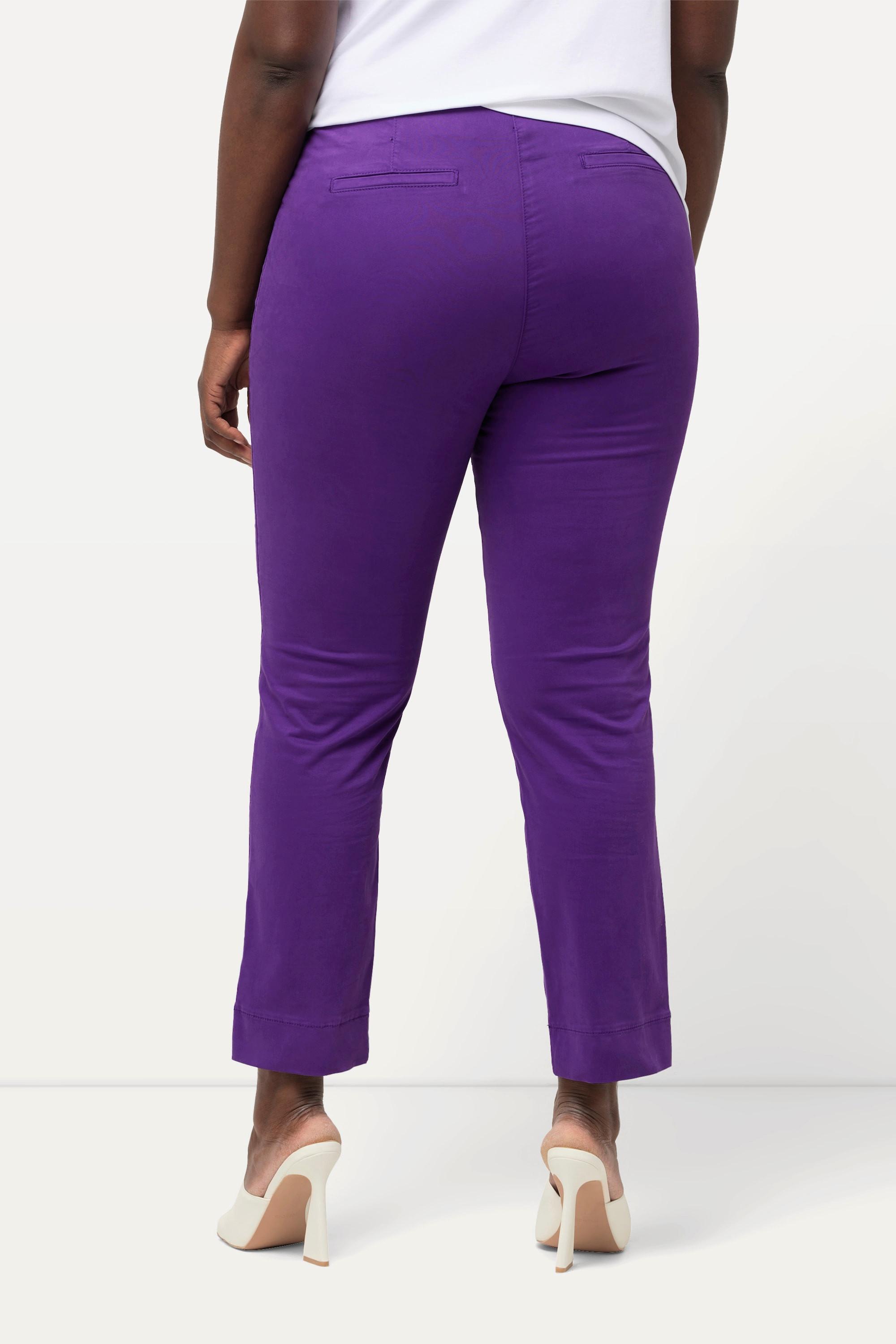 Ulla Popken  Pantalon avec passepoil et taille élastique. Coupe ajustée avec fente sur le bas de jambe. 