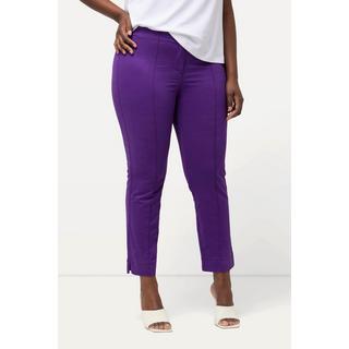 Ulla Popken  Pantalon avec passepoil et taille élastique. Coupe ajustée avec fente sur le bas de jambe. 