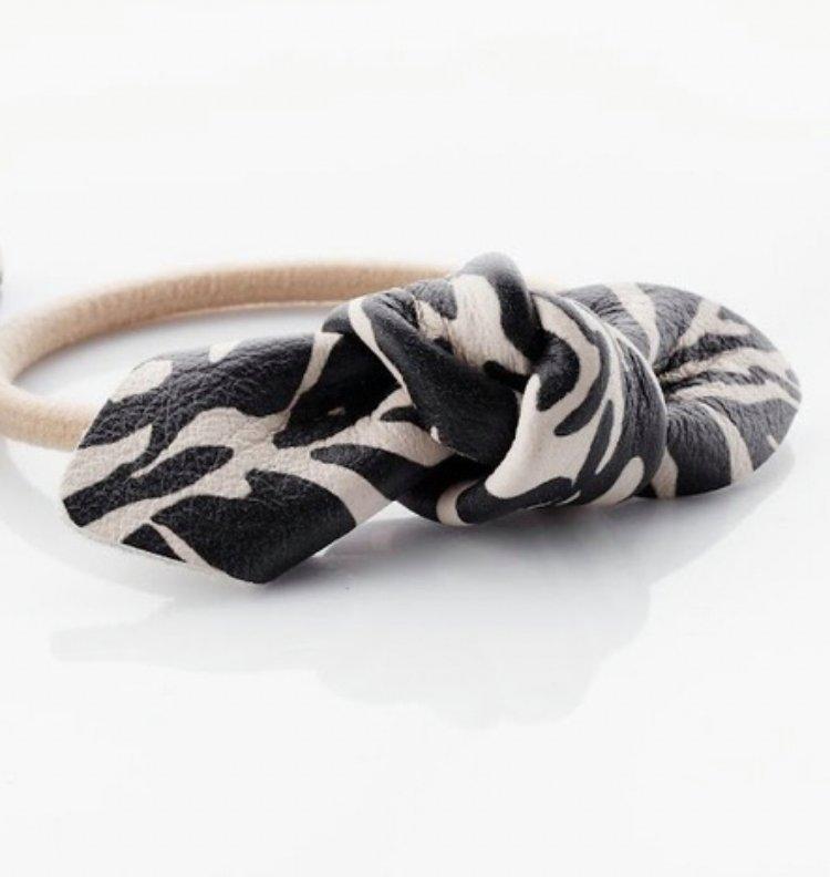 Image of Leather Bow Small Hair Tie Damen Zebra 1 pezzo