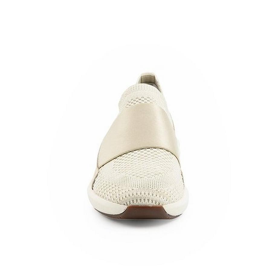 Clarks Un Rio Knit Slip-On Sneakers  