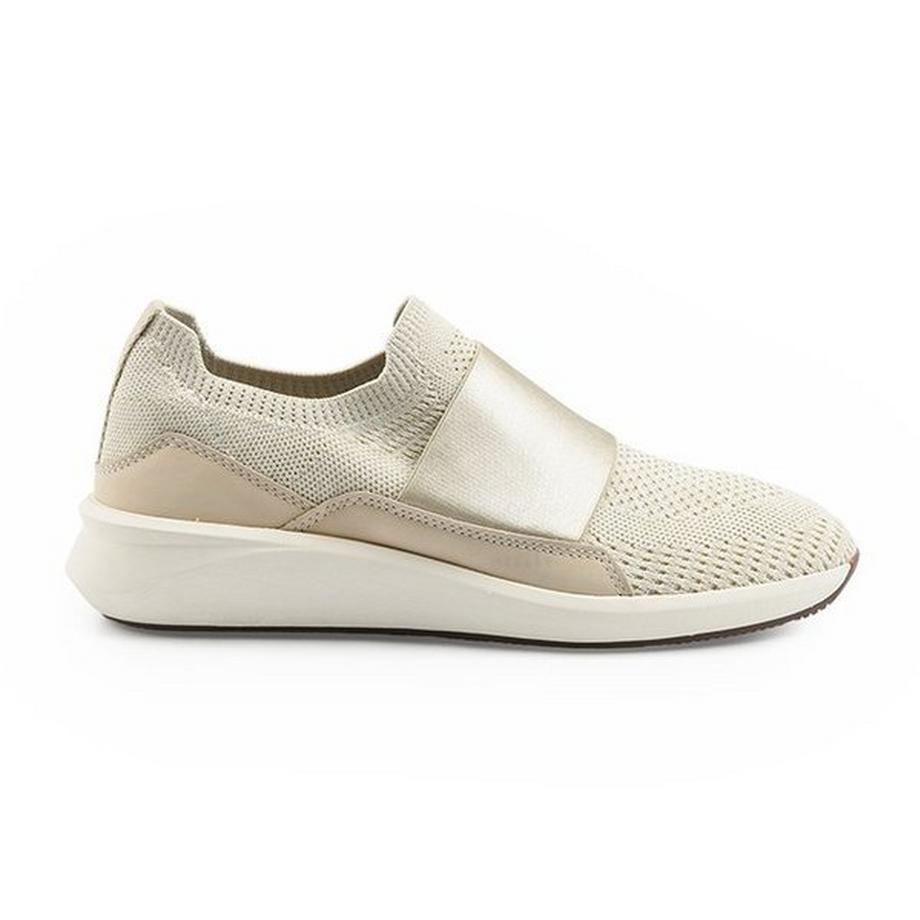 Clarks Un Rio Knit Slip-On Sneakers  