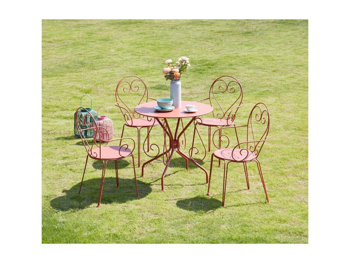 Image of Garten-Essgruppe: Tisch + 4 stapelbare Sessel - Metall in Eisenoptik - Terracotta - GUERMANTES von MYLIA Garten-Essgruppe: Tisch + 4 stapelbare Sessel - Metall in Eisenoptik - Terracotta - GUERMANTES von MYLIA