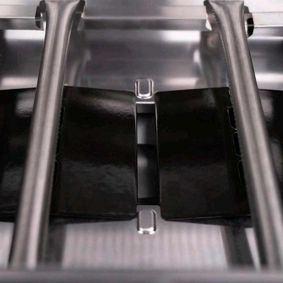 Santos  S S-518 - Gasgrill, Seiten- und Heckbrenner, All Black, inkl. Rostheber 