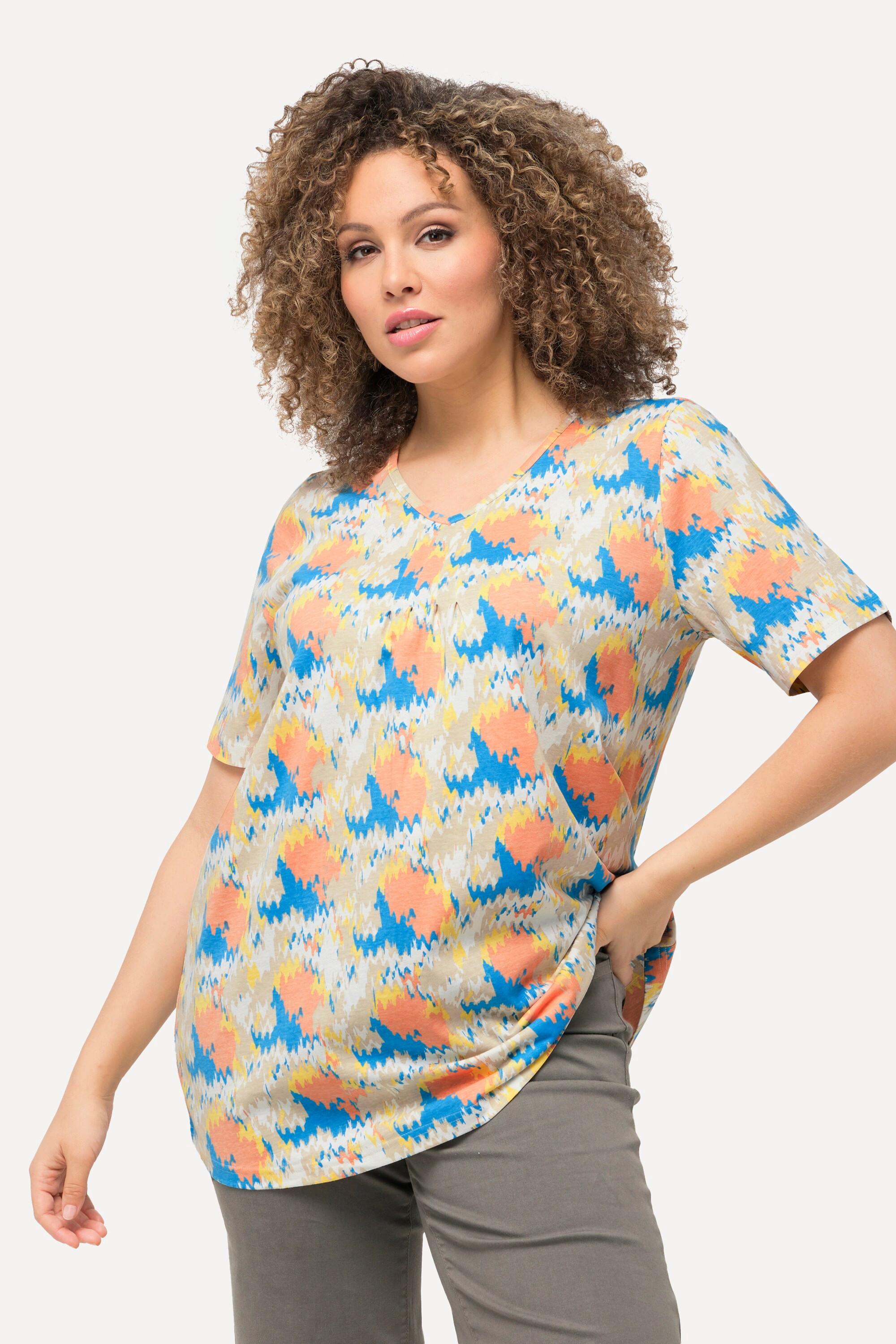 Ulla Popken  T-shirt dal taglio svasato con pieghe decorative, scollo a V e mezze maniche 