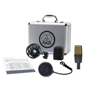 AKG  AKG 