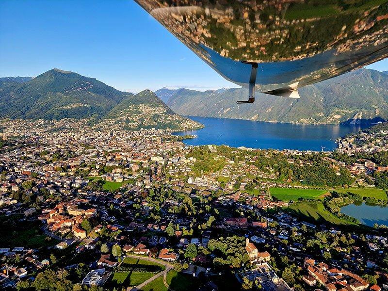 Smartbox  Emozionante volo in quadriposto Tecnam per 3 sui magnifici laghi del Ticino - Cofanetto regalo 