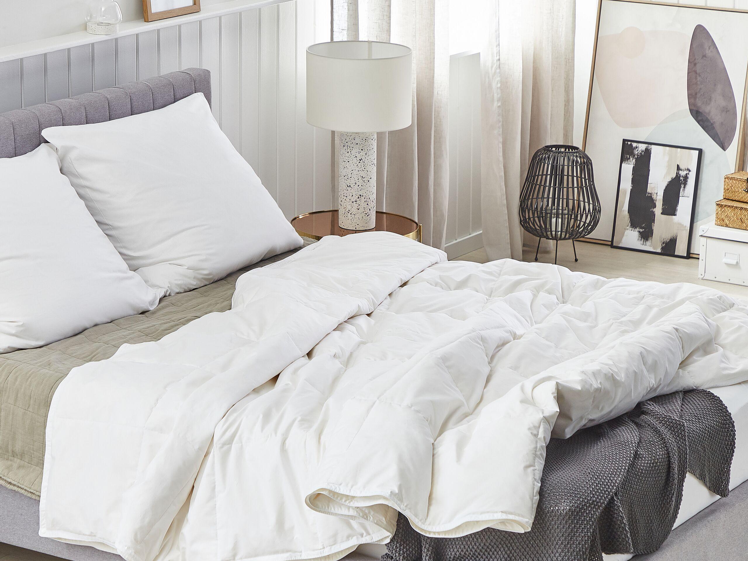 Beliani Couette double épaisseur toutes saisons en Coton ciré SERRATO  