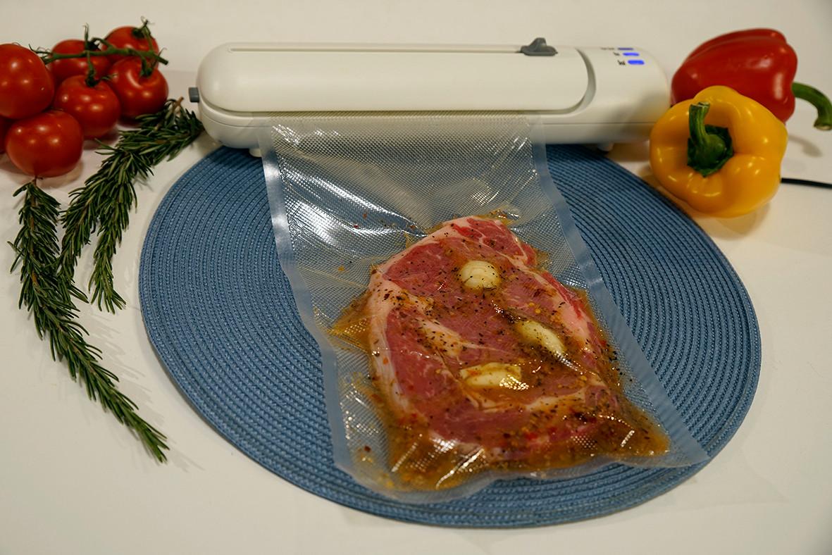 STARLYF Vacuum Sealer - Kit complet, machine sous vide pour aliments, 140 watts, largeur du rouleau 20 cm, incluant 20 sacs, 2 rouleaux de mise sous vide et des recettes  