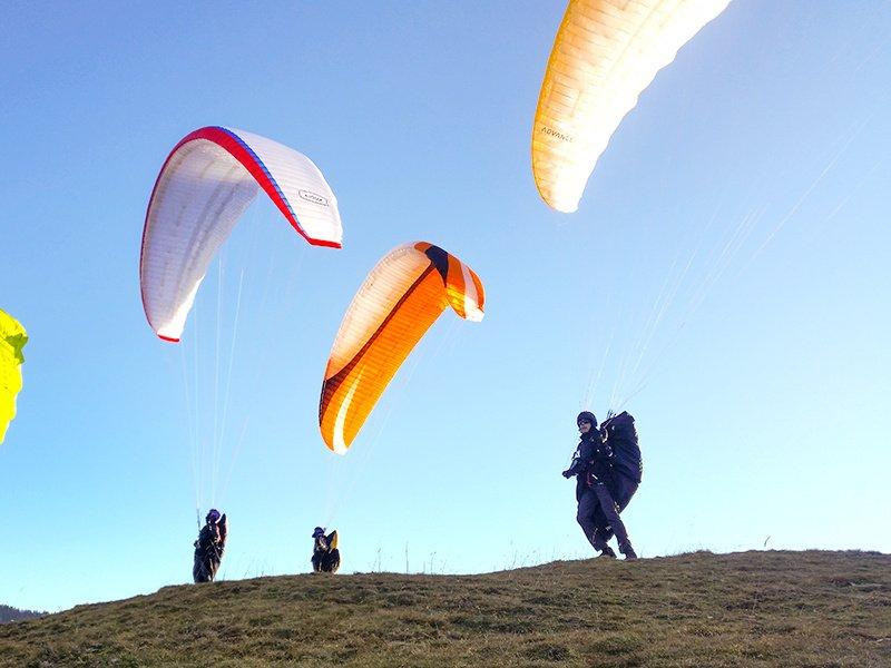 Smartbox  Émotions en haute altitude : 1 journée de vol en parapente en tandem - Coffret Cadeau 