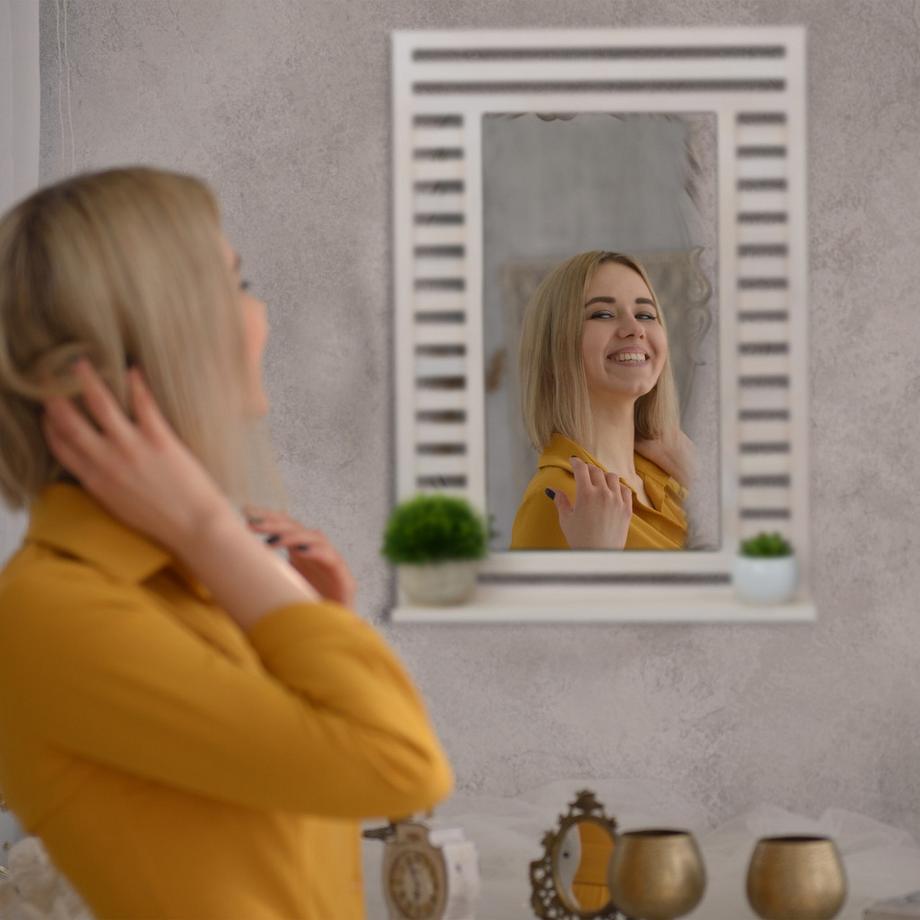 Northix Miroir de salle de bain avec étagère en blanc vintage  