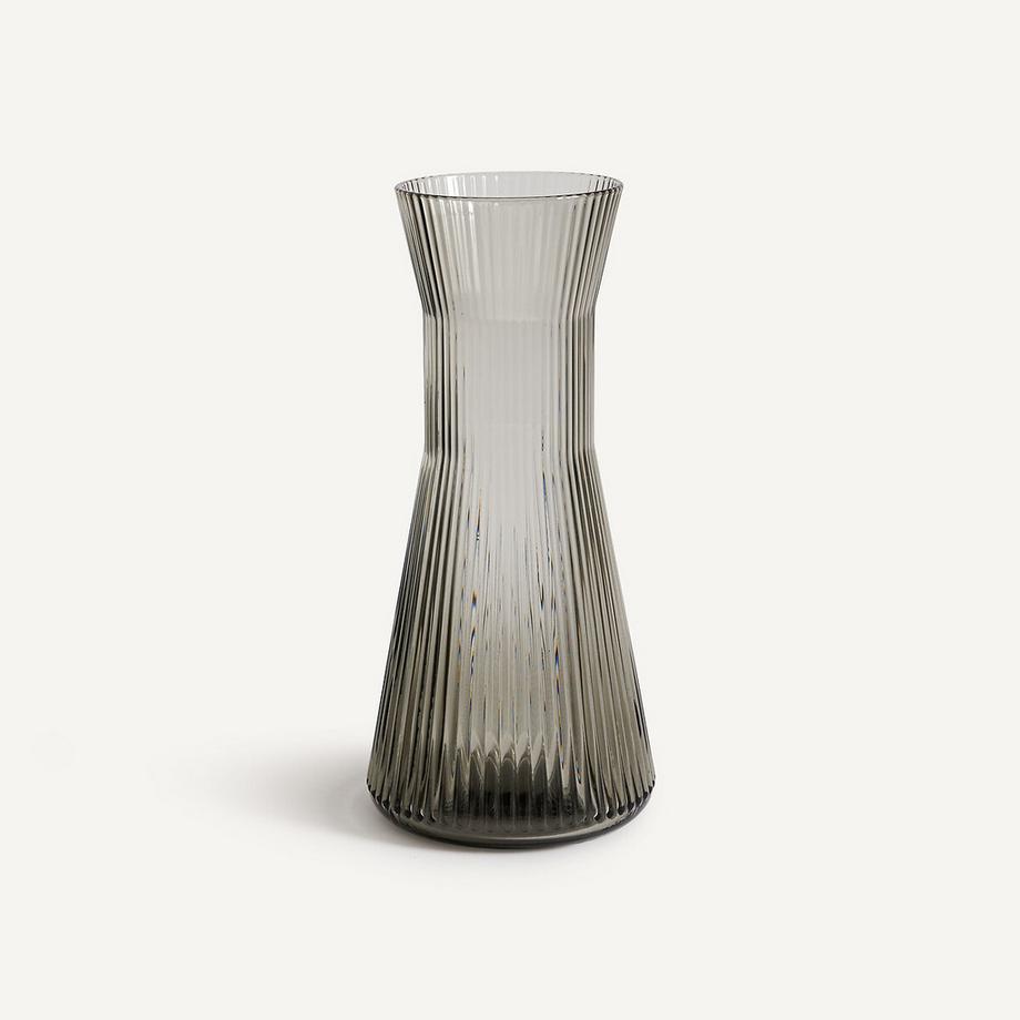 Karaffe aus geriffeltem Glas
