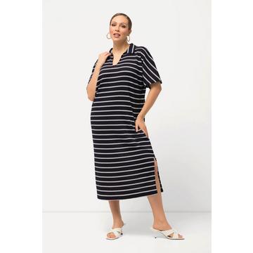 Robe midi en maille. Décolleté en V et manches courtes. Imprimé à rayures