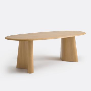 Tisch mit Eichenfurnier