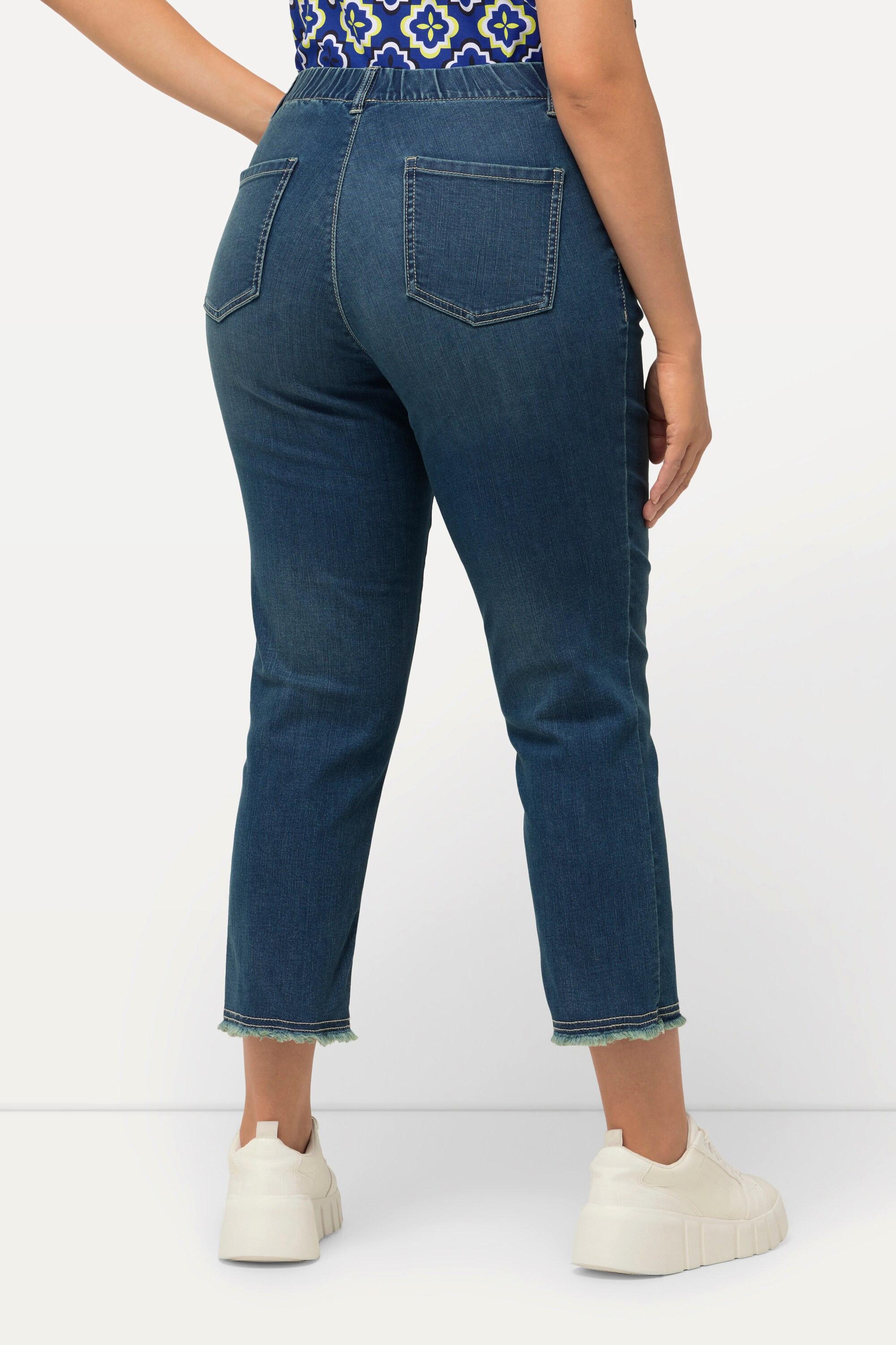 Ulla Popken  Jeans a 7/8 modello Sienna con orli sfrangiati, taglio della gamba aderente e cintura elastica 