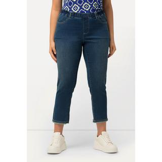 Ulla Popken  Jeans a 7/8 modello Sienna con orli sfrangiati, taglio della gamba aderente e cintura elastica 