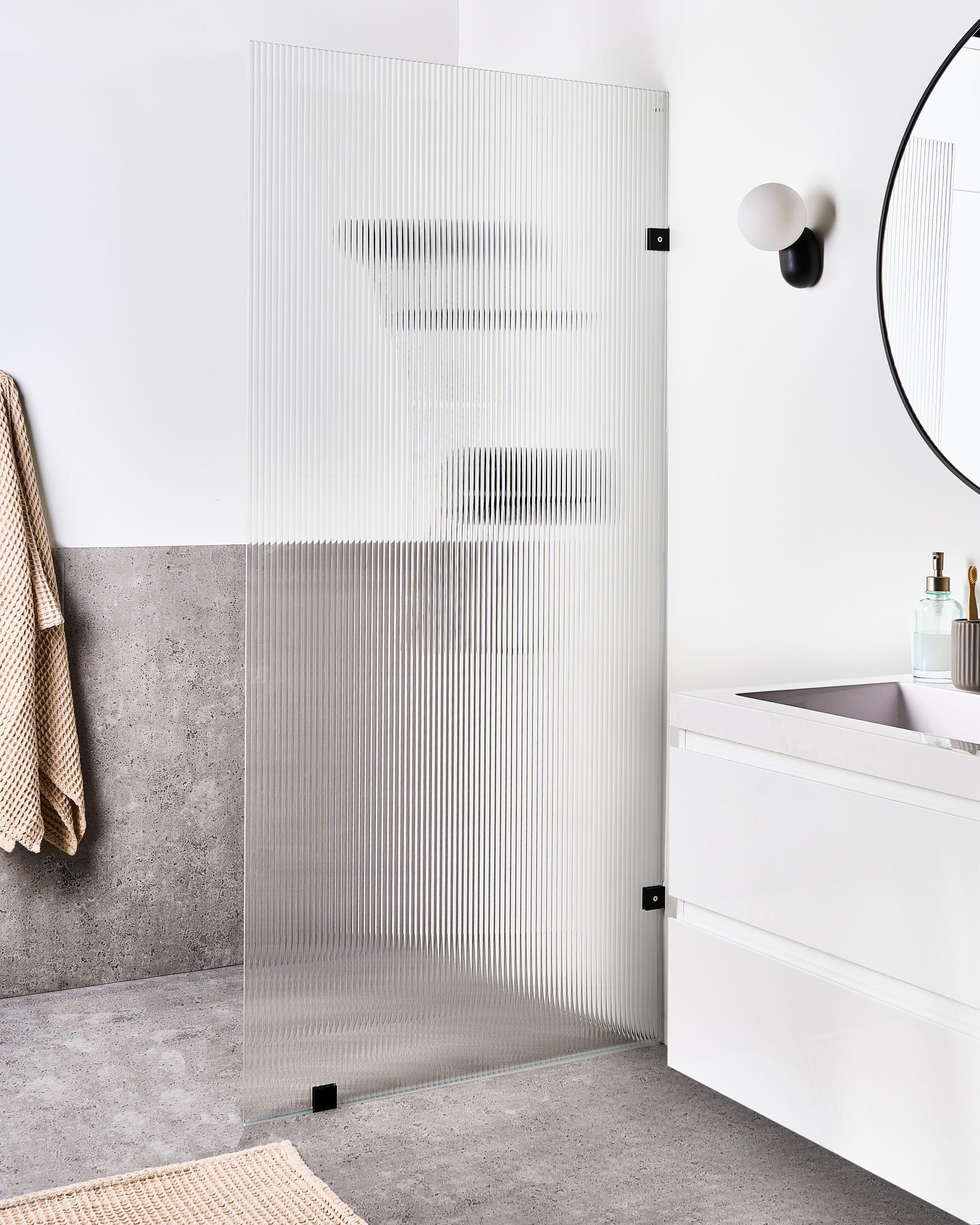 Beliani Parois de douche en Verre de sécurité Minimaliste MAHUIDA  