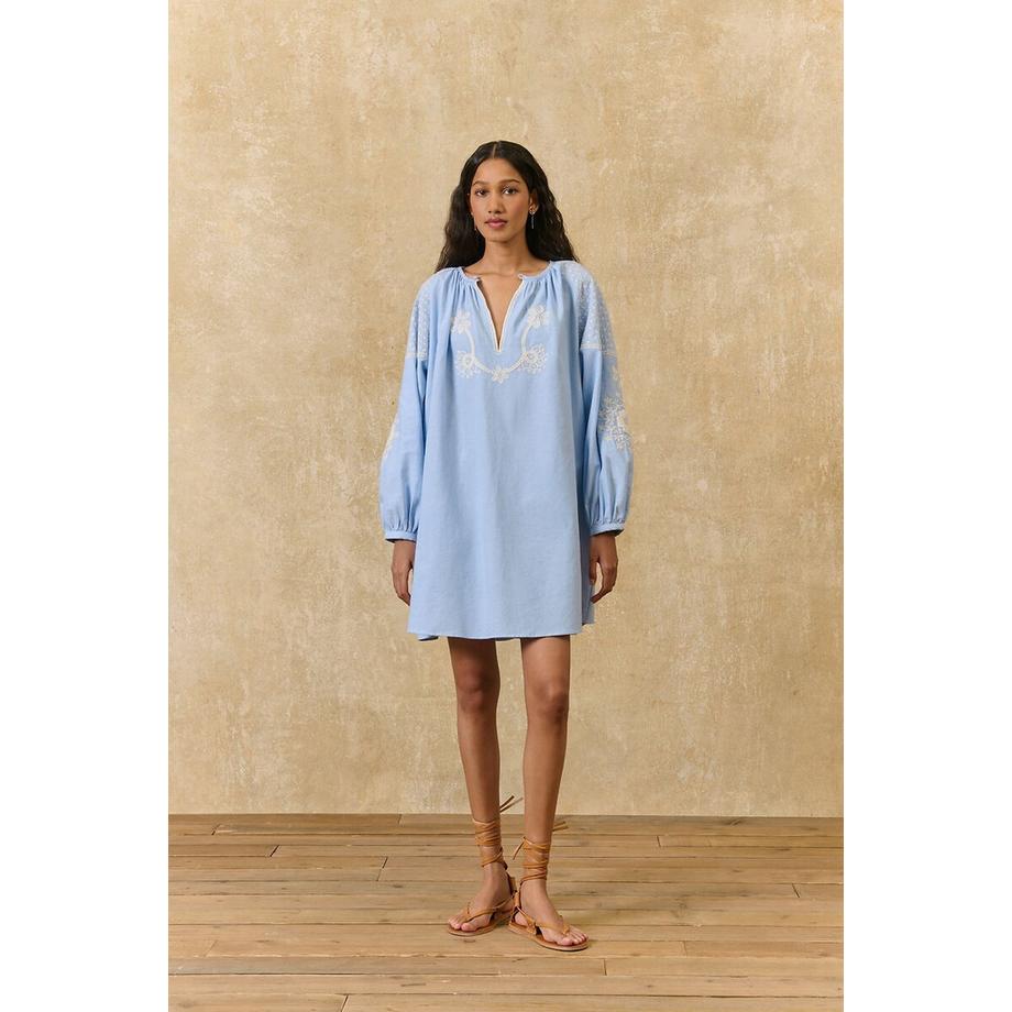 Robe courte à manches longues brodée