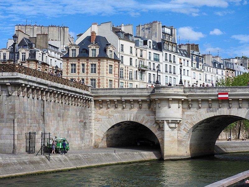 Smartbox  Visite guidée combinée de la tour Eiffel et du Louvre avec croisière sur la Seine - Coffret Cadeau 