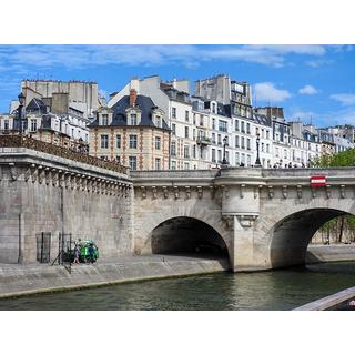 Smartbox  Visite guidée combinée de la tour Eiffel et du Louvre avec croisière sur la Seine - Coffret Cadeau 