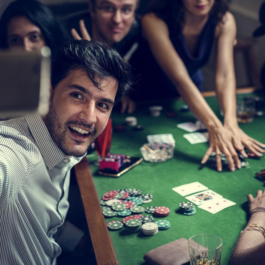 B2X  Elektrischer Kartenmischer für 2 Decks 