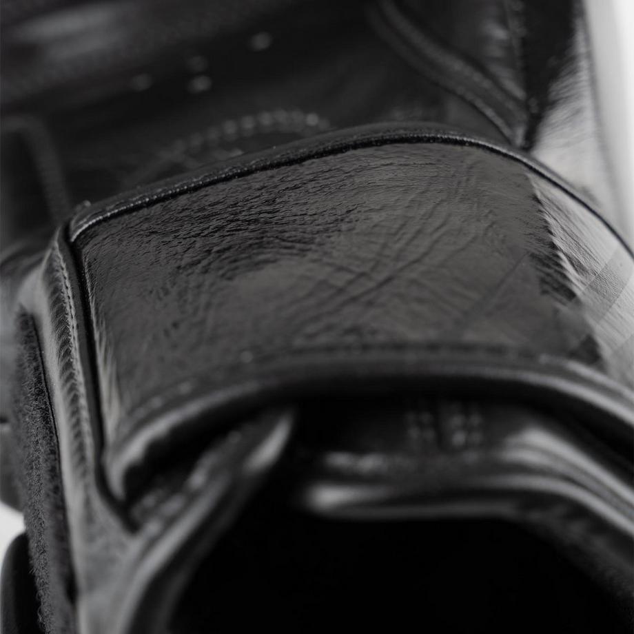 8WEAPONS  Boxhandschuhe 8 Weapons Unlimited 2.0 Schwarz Matt 10oz 