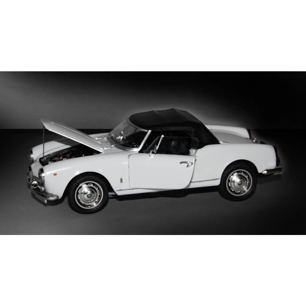 Italeri  Alfa Romeo Giulietta Spider 1300 Automodell Bausatz 1:24 