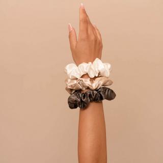 VBEAUTY  Premium Seiden Scrunchie - Silber 
