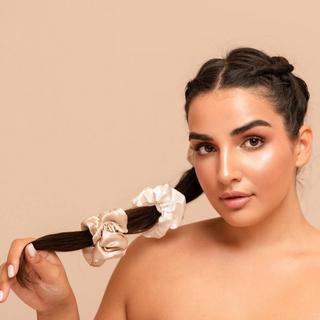 VBEAUTY  Premium Seiden Scrunchie - Silber 