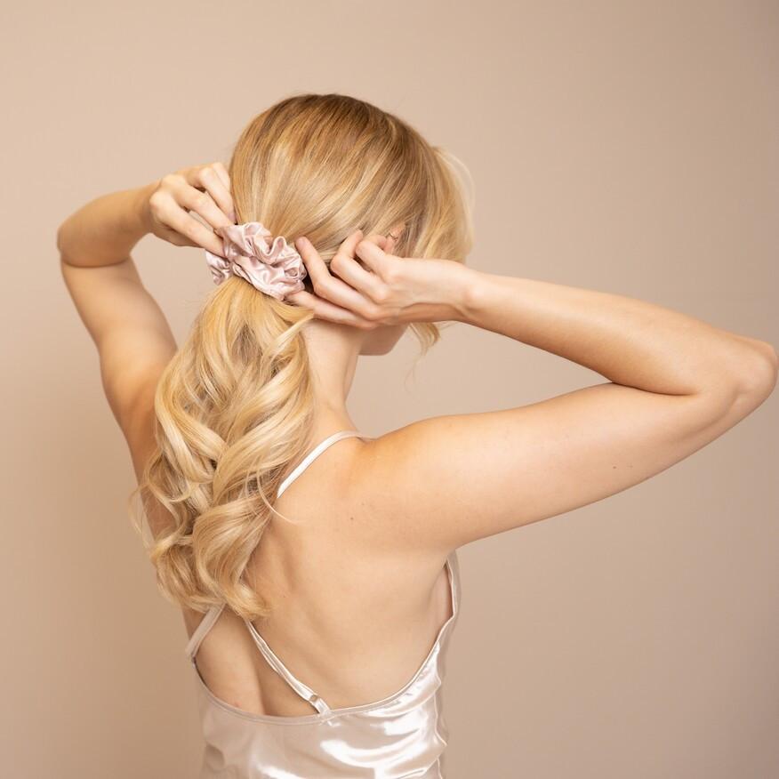 VBEAUTY  Premium Seiden Scrunchie - Silber 