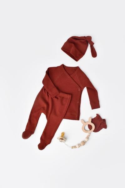 BabyCosy Organic  4 Stk Set, Hose, T-shirt, Mütze, Fausthandschuhe 