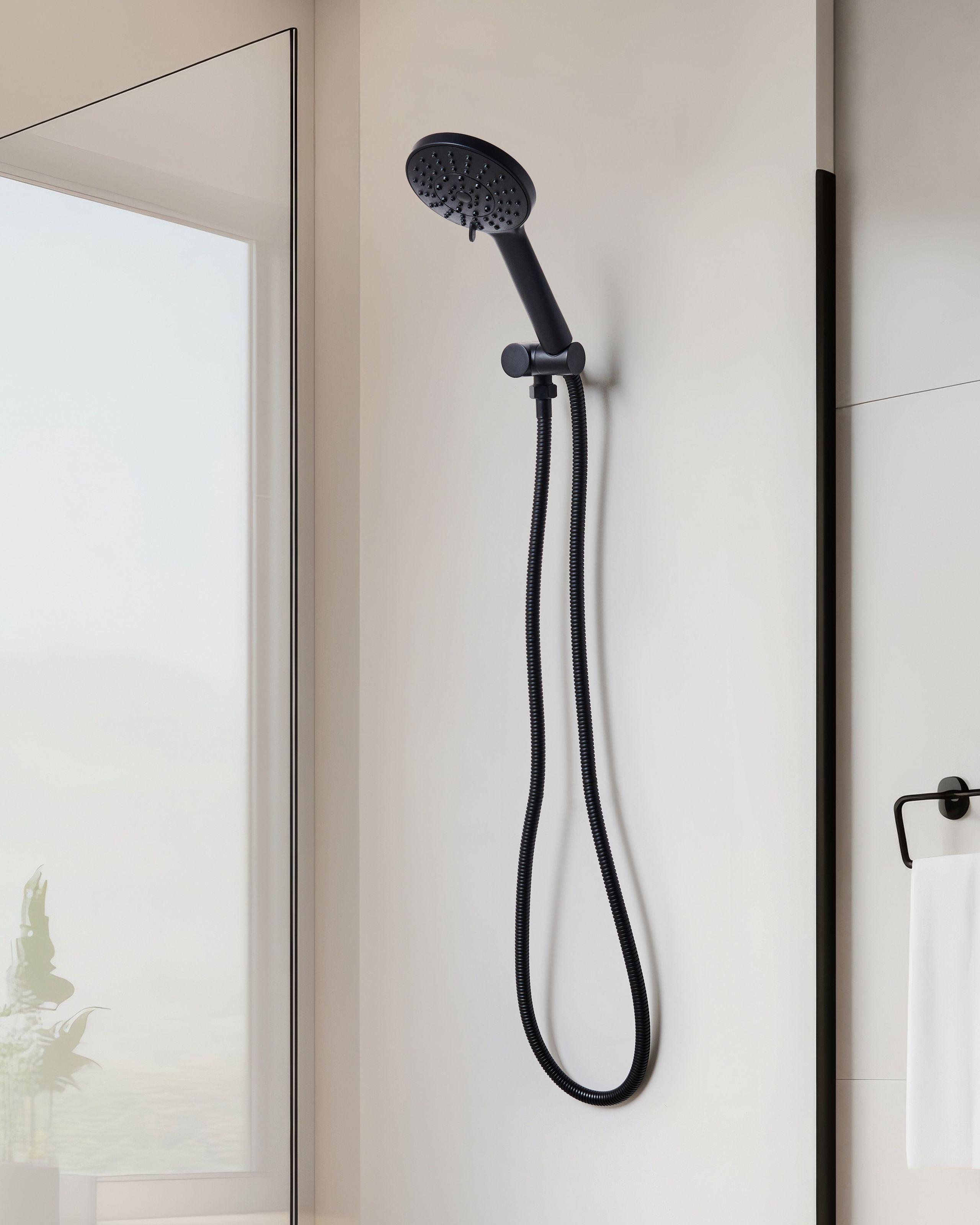 Beliani Duschkopf mit Schlauch aus ABS (robuster Kunststoff) Klassisch UCHIZA  