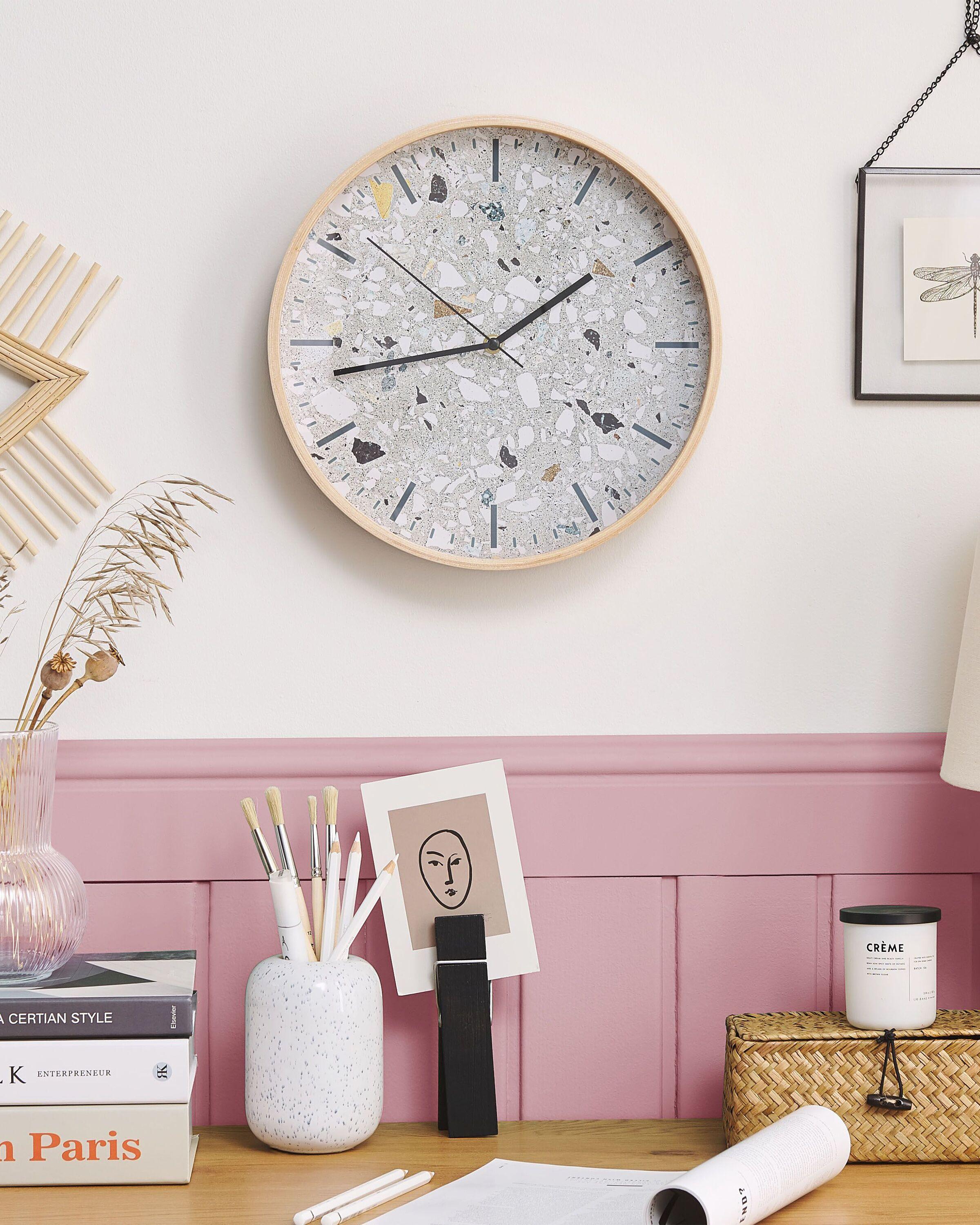 Beliani Wanduhr aus MDF-Platte Retro GORDOLA  