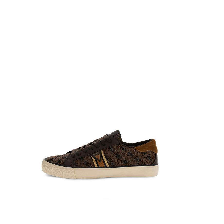 Sneakers davor